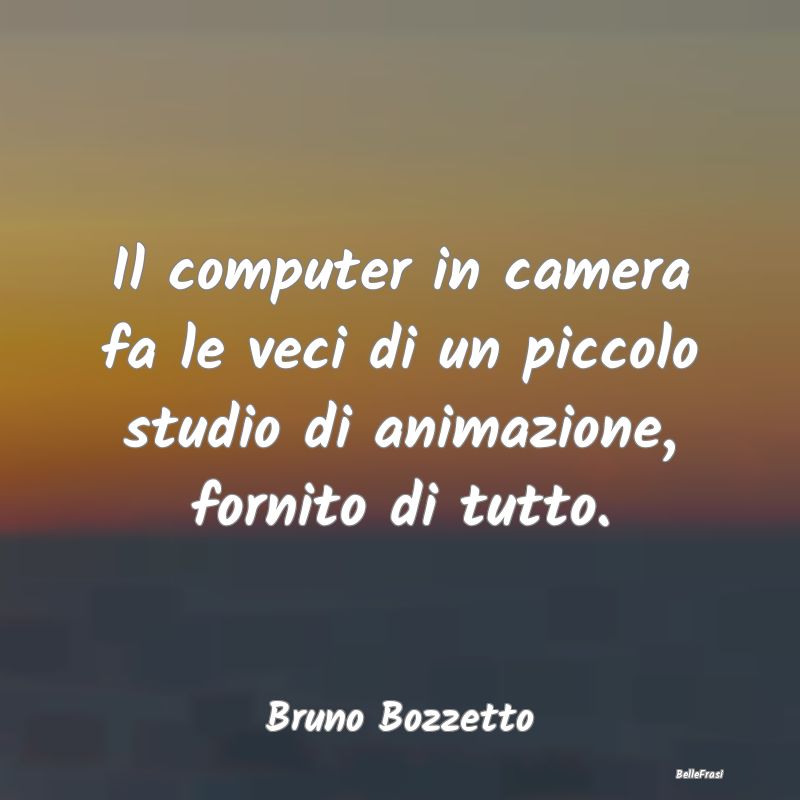 Frasi sull’isolamento - Il computer in camera fa le veci di un piccolo stu...